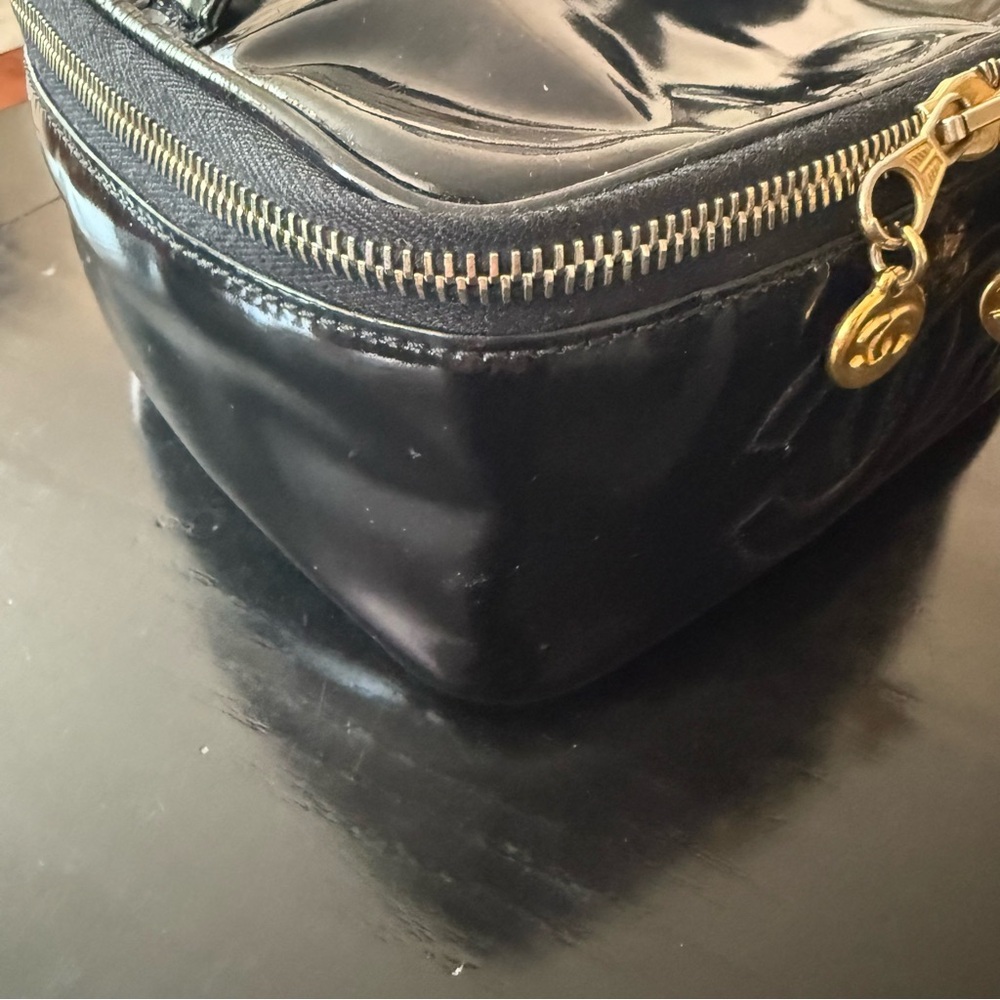 CHANEL Patent Leather Black Vanity Bag with Gold Hardware - Picture 6 of 11